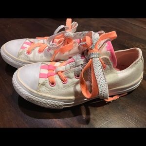 Adorable Converse white sparkly tennis shoes. EUC!